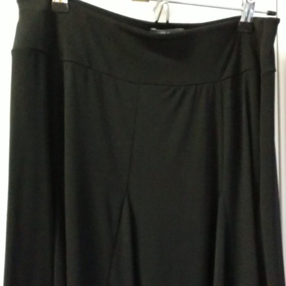 Black swing skirt - Picture 4 of 4